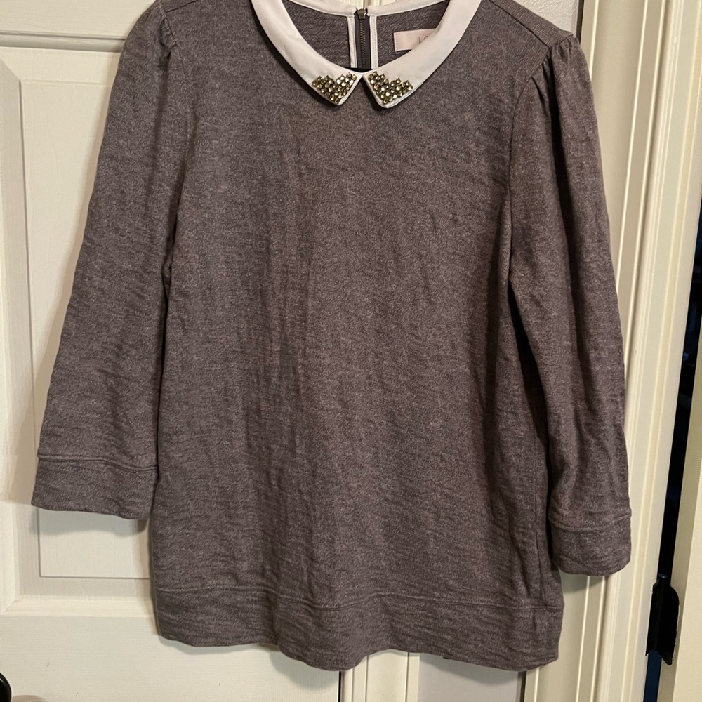 Women’s Gray Long Sleeve Top with White Collar (sweatshirt material)